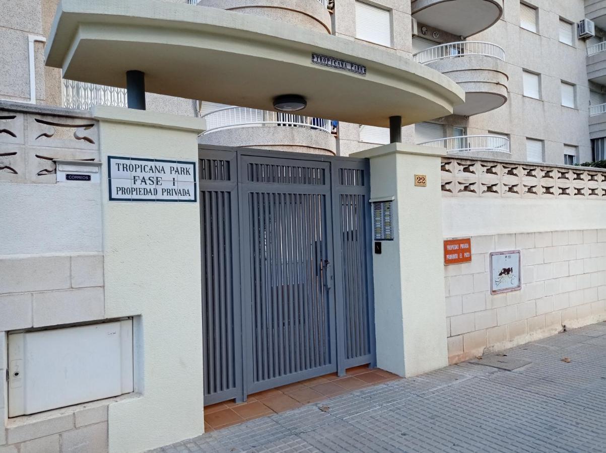 Tropicana Park Solo Familias Serviplaya Гандия Екстериор снимка